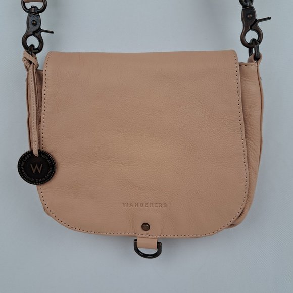 Wanderers Travel Co. THE SALZBURG CROSSBODY Leather Bag in Blush - Picture 2 of 16